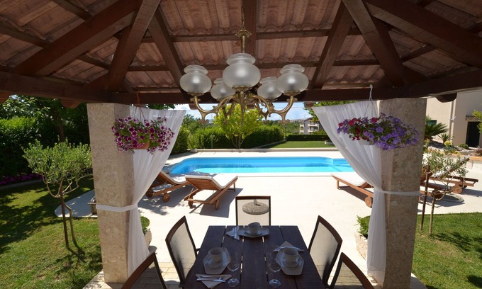 Zrnovnica House | Amazing villa near Split with private pool and playground!