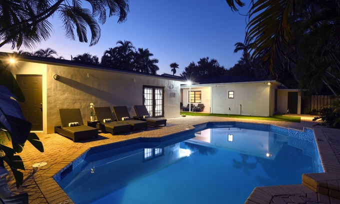 Victoria Park Villa | Amazing villa with 9 bedrooms, pool, and location!