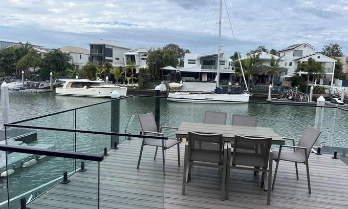Coomera House | Amazing waterfront Luxury house&heated Pool& EV