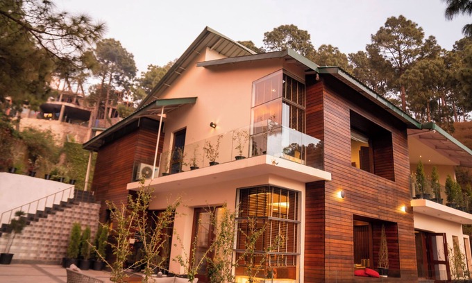 Kasauli Villa | Ambaram 4BR Villa With Jacuzzi and Private Lawn