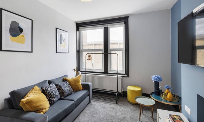 Munster House | Amber and Blue: Newly Renovated Designer Flat