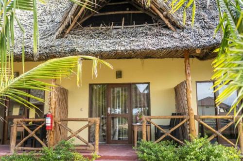 Pongwe Bed & Breakfast | Amber Lodge