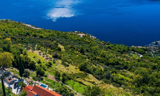 Dubrovacko Primorje House | Amber's Place, cosy house with pool and sea views