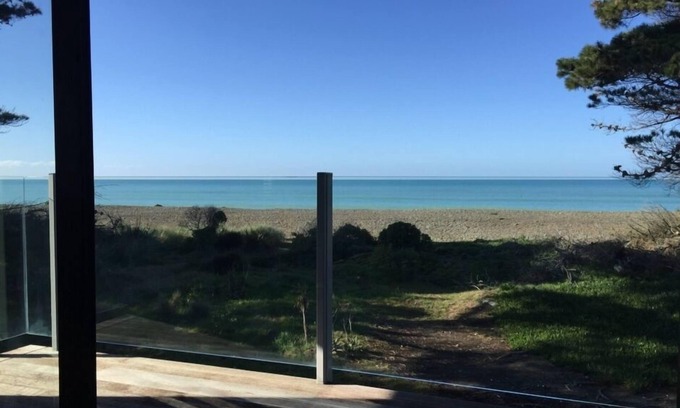 Amberley House | Amberley Beach Front House