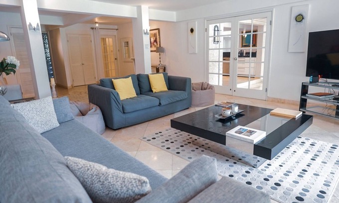 Sandy Lane Villa | Amberley House & Lodge - 6 bedroom property on the exclusive Sandy Lane Estate
