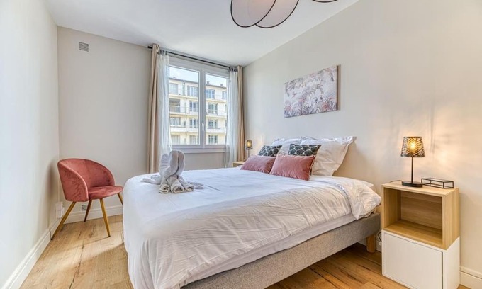 Secteur 4 Apartment | Ambiance cosy: 4 personnes-wifi fibre-tout équipé