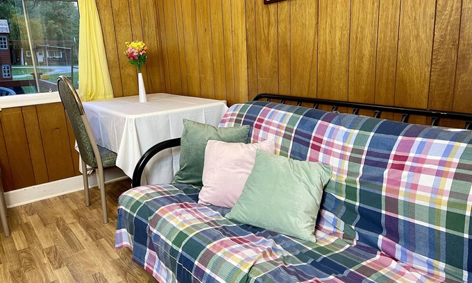 Bobcaygeon Cottage | Ambleside: 1-Bedroom Cottage #2