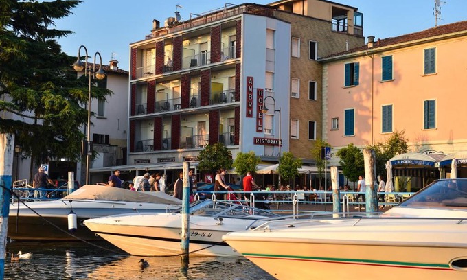Iseo Hotel | AMBRA HOTEL - The only central lakeside hotel in Iseo