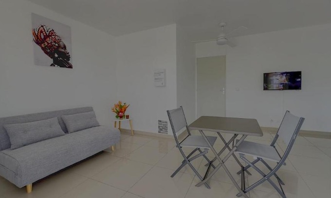 Le Moule Apartment | Ambre Appartement pouvant accueillir 2 personnes dans un domaine calme et verdoyant