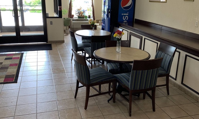 Amelia Court House Hotel | Amelia Inn & Suites
