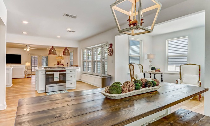 Ocean Cay House | "Amelia On My Mind"nBeach house with backyard and screened porch - sleeps 8