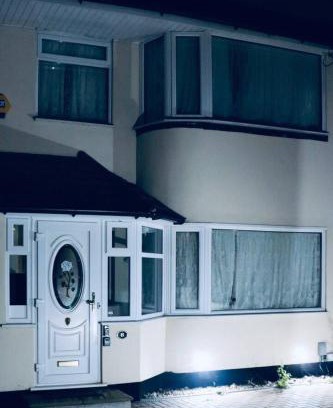 London Borough of Ealing Apartment | Amelia's Place in Perivale