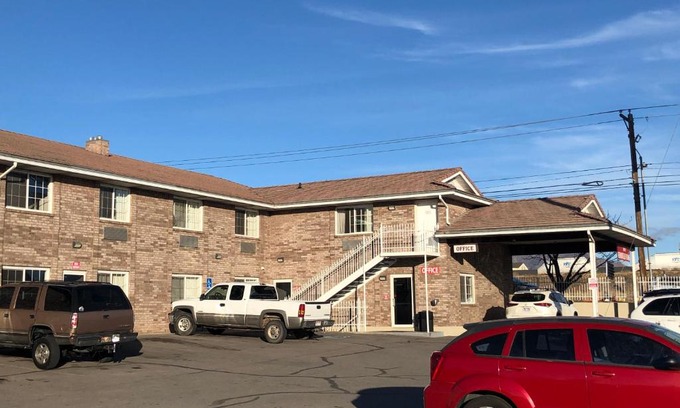 Sunset Hotel | Ameri-Stay Inn & Suites