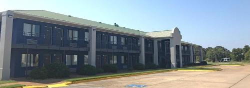 Brinkley Hotel | America's Best Value Inn