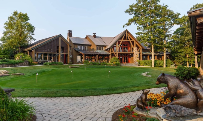 Mountain Air Apartment | American Chestnut Suite- Private Club Access