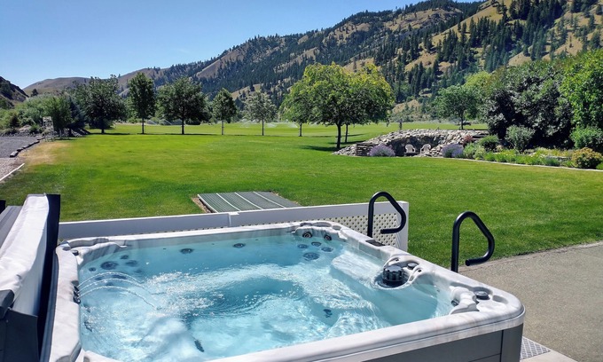 Naches Cabin | American Homestead Log Cabin with Gorgeous Scenic Views!