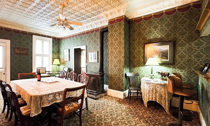 Littleport Apartment | American House 1854- Steamboat Landing, 4 Bedrooms, 1.5 Bath, Full Kitchen