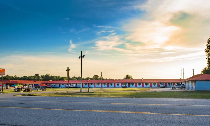 Dermott Hotel | American Inn
