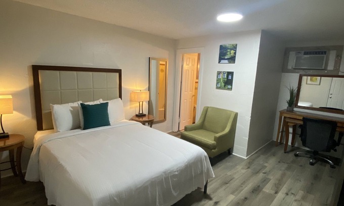 Northwest Pensacola Hotel | American Inn