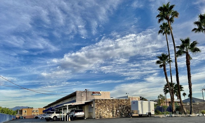 Perris Hotel | American Inn