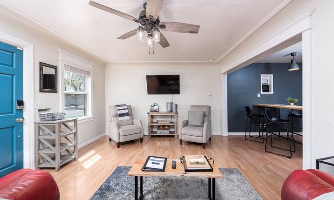 Lodi Cottage | American Oak Cottage | Pet Friendly | 6-min walk to Downtown Food, Wine, & More!