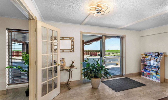 Belleville Hotel | Americas Best Value Inn Belleville