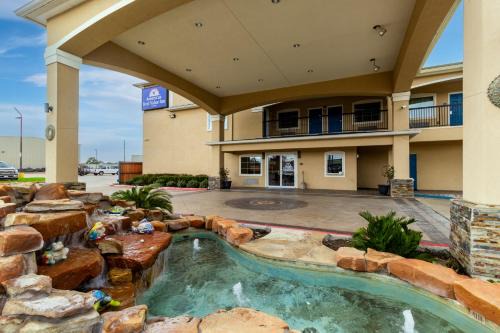 Barker Hotel | Americas Best Value Inn - FM 529