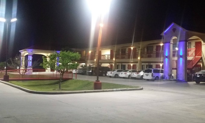 Northside Hotel | Americas Best Value Inn & Suites Houston NE