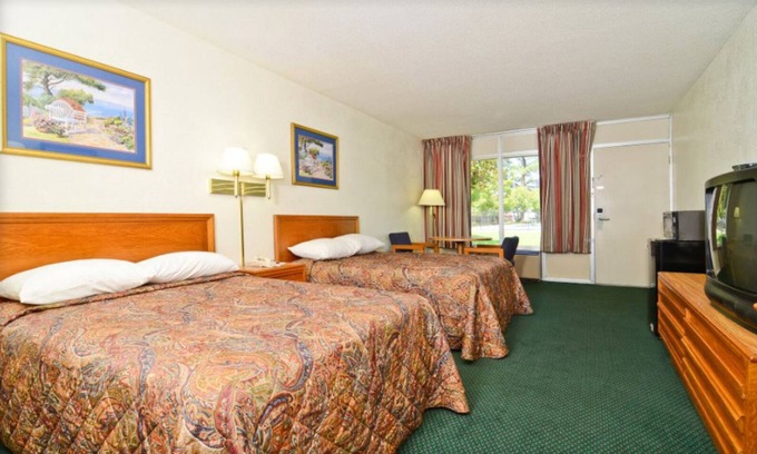 Wilson Apartment | Americas Best Value Inn Wilson - UNIT 9 2 BED GROUND FLOOR