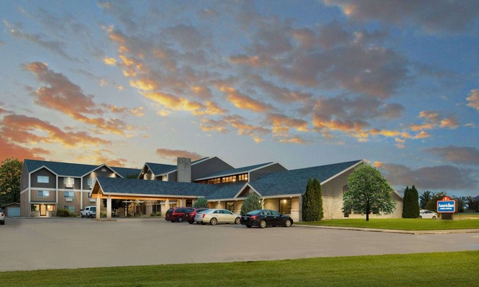Valley City Hotel | AmericInn by Wyndham Valley City - Conference Center