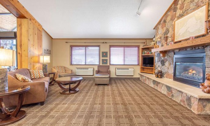 Laurium Hotel | AmericInn by Wyndham Calumet