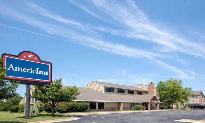 Oakdale Hotel | AmericInn by Wyndham Coralville