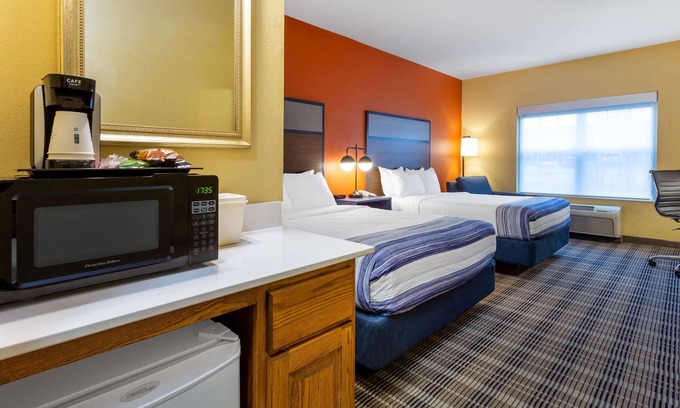 Fulton Hotel | AmericInn by Wyndham Fulton Clinton