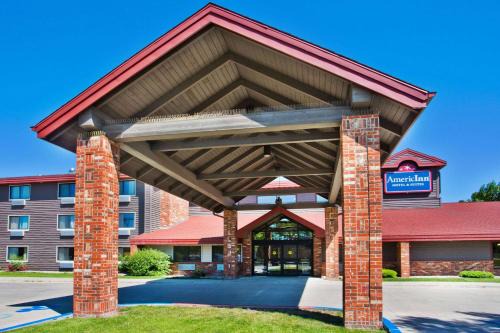 Grand Forks Hotel | AmericInn by Wyndham Grand Forks