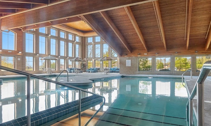 Bellevue Hotel | AmericInn by Wyndham Green Bay East