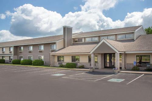 Hayward Hotel | AmericInn by Wyndham Hayward
