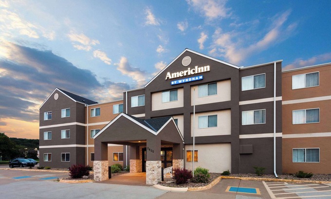 Hudson Hotel | AmericInn by Wyndham Hudson