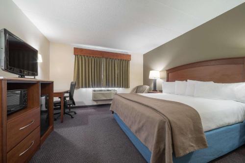 Hutchinson Hotel | AmericInn by Wyndham Hutchinson