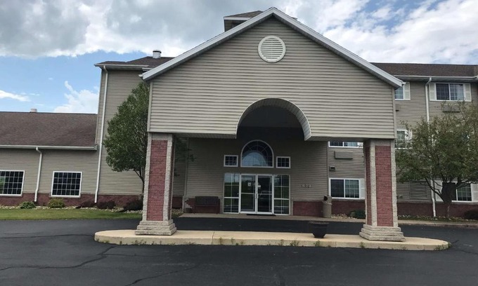 Maquoketa Hotel | AmericInn by Wyndham Maquoketa