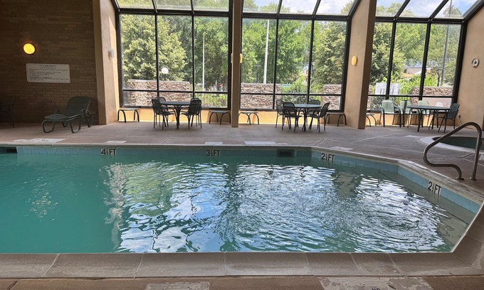 Ellendale Hotel | AmericInn by Wyndham Memphis East