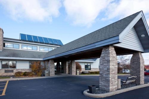 Monroe Hotel | AmericInn by Wyndham Monroe