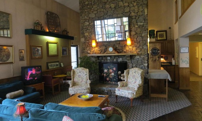 Mountain City Hotel | Americourt Hotel - Mountain City