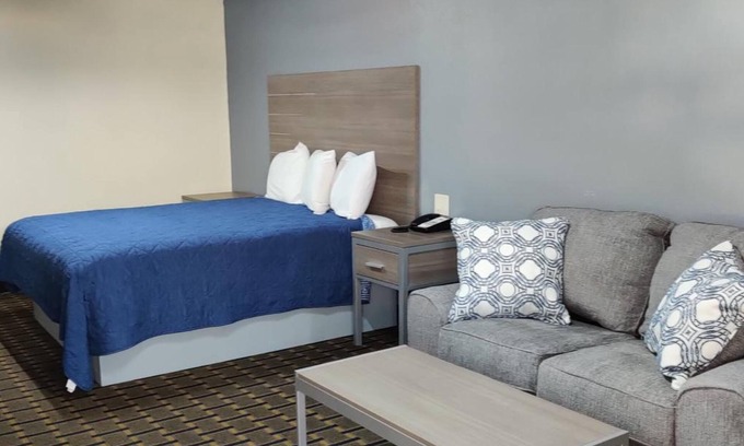 West Orange Hotel | AmeriStay Inn &Suites