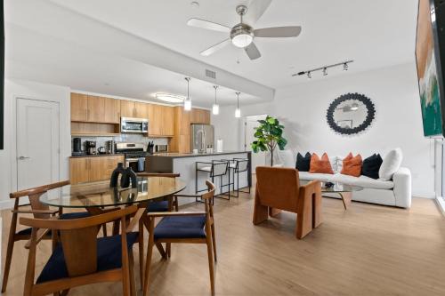 Downtown Apartment | Amethyst Horizon - Stylish peaceful 2BR w zen Garden View Pool Gym