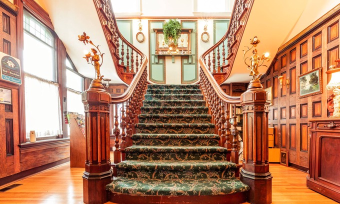 Rockland Bed & Breakfast | Amethyst Inn at Regents Park