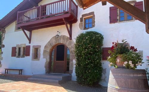 Saint-Etienne-de-Baigorry Bed & Breakfast | Ameztoia XVe siècle chambres d'hôtes Navarraises