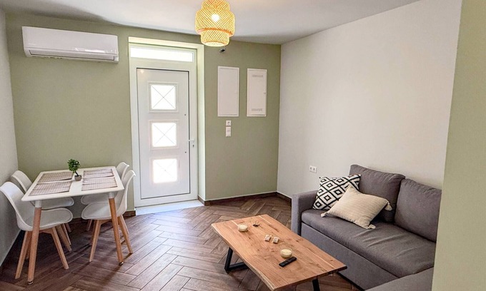 Nea Chora Apartment | Amfitriti 30meter to beach, 6min Old Town, 2BD 4PL