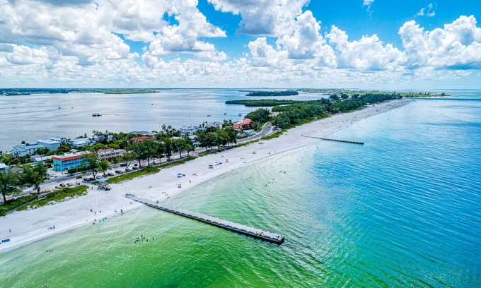 Bradenton Beach House | AMI Light House Cottage