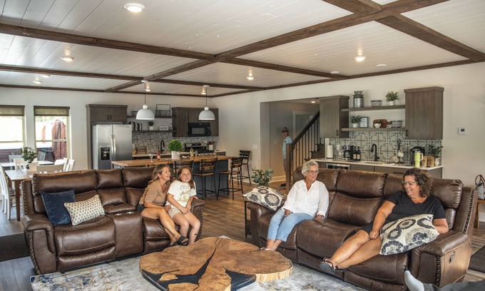 Somerdale House | Amish Country Farmhouse Sugarcreek