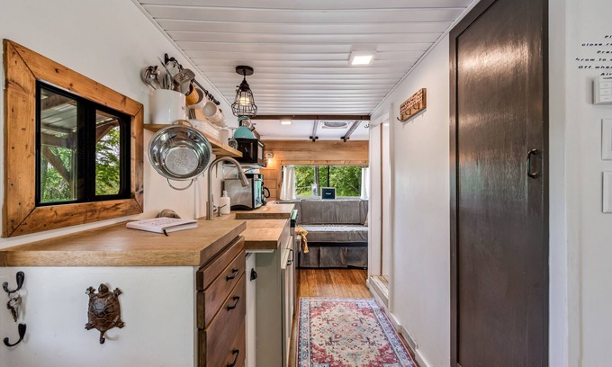 Somerdale House | Amish country, hot tub, fire pit, pet friendly